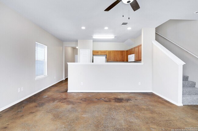 Building Photo - 5815 Golf Bend