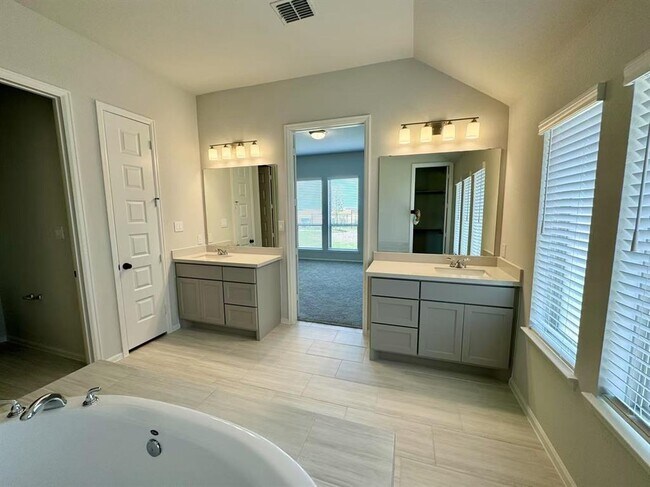 Building Photo - 31310 Wildflower Fld Ct