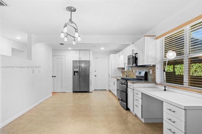 Building Photo - 1175 NE 102nd St