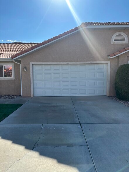 Building Photo - 357 S 6150 W