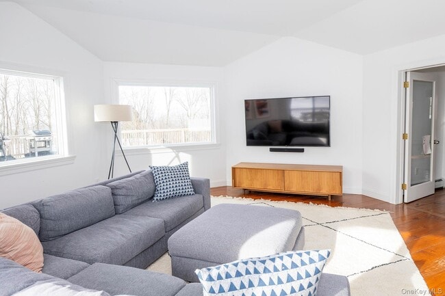 Building Photo - 692 Bangall Rd