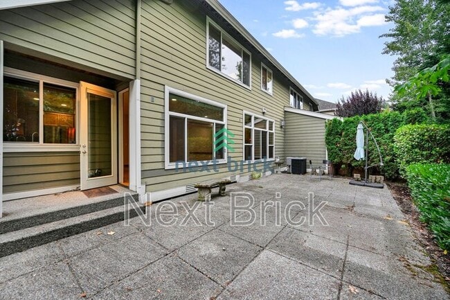 Building Photo - 1861 30th Ave NE