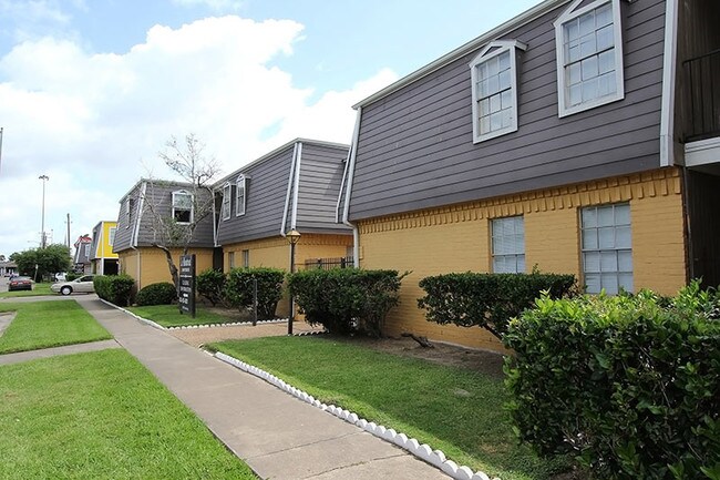 Building Photo - 4015 Broadway St