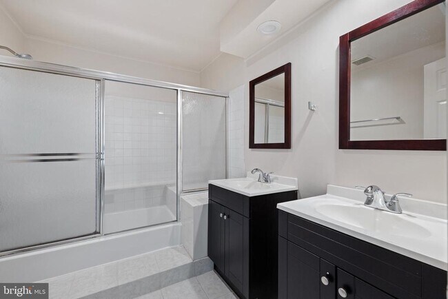 Building Photo - 7713 Lafayette Forest Dr