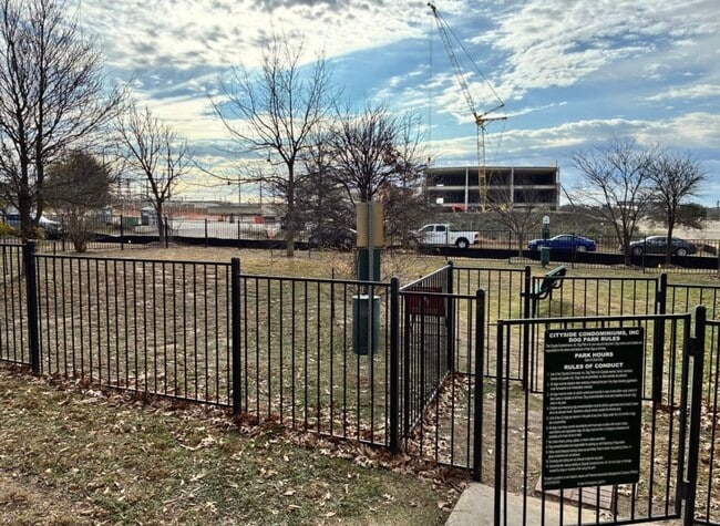 Building Photo - 1620 Bryant Dr