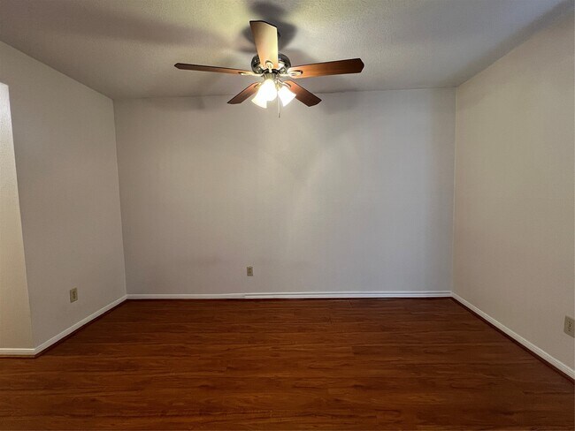 Building Photo - 2826 S Bartell Dr