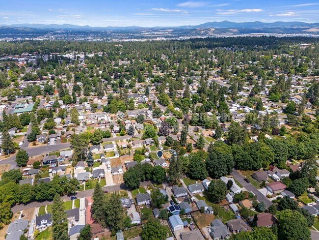 Building Photo - 807 E 40th Ave