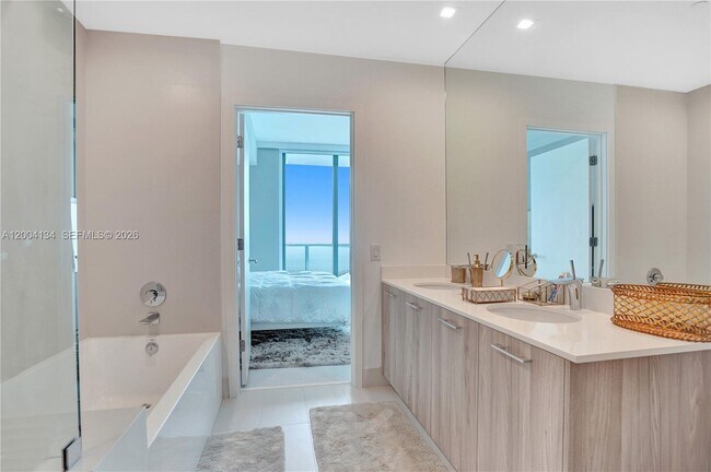 Building Photo - 501 NE 31st St