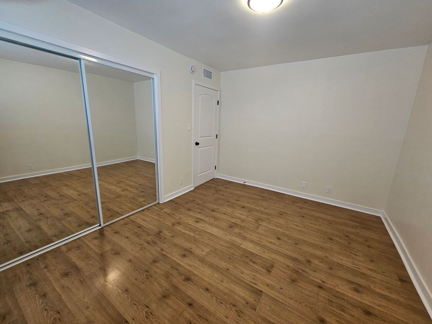 Building Photo - 561 E Orange Grove Ave