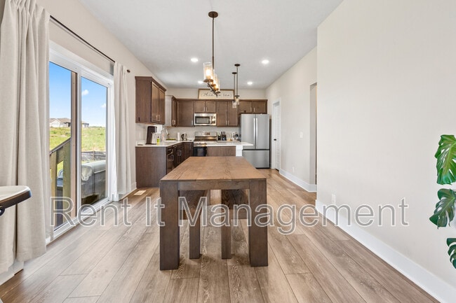 Building Photo - 6910 Stony Pt Dr