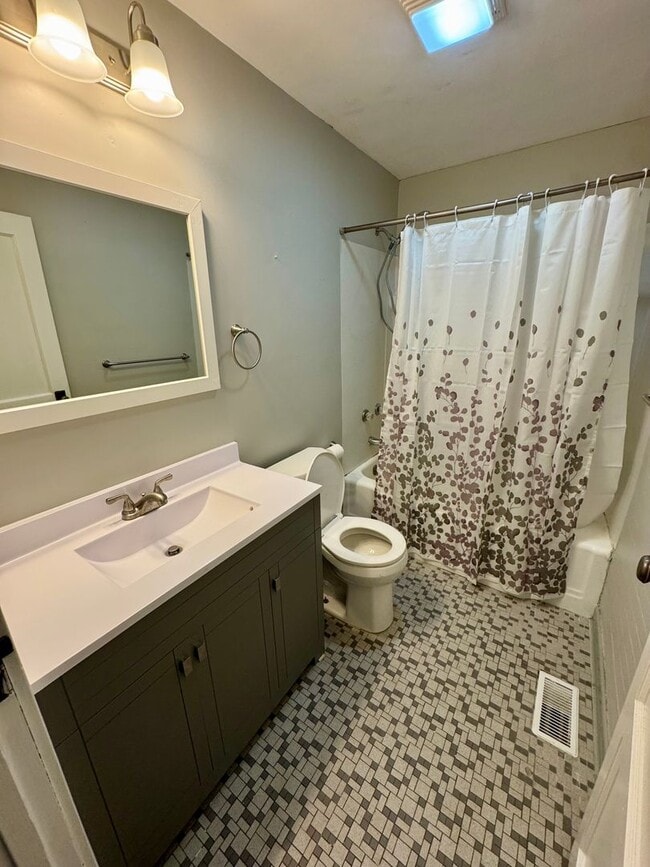 Building Photo - Newly Renovated 3-Bedroom, 2-Bathroom Home...