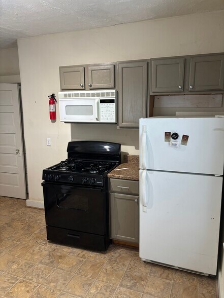 Building Photo - 163 N Keats Ave