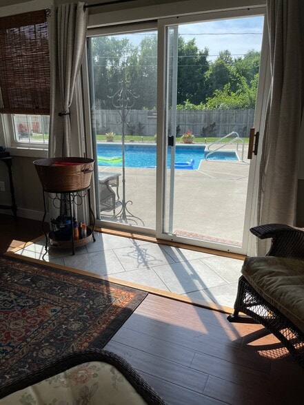 Building Photo - 14 Clark St