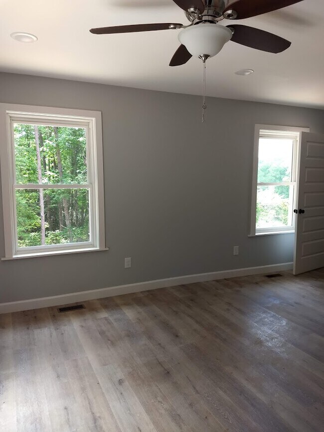 Building Photo - 557 Siever Rd