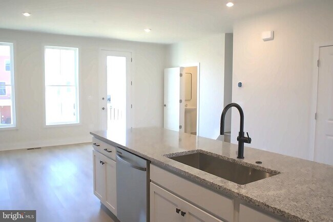 Building Photo - 129 Heyford Dr