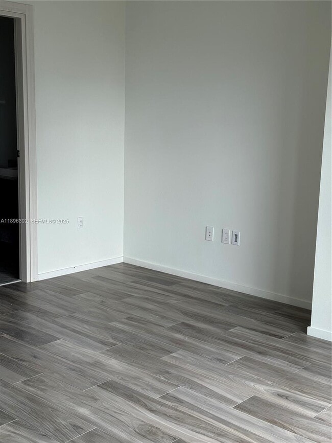 Building Photo - 801 S Miami Ave