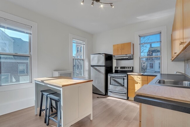 Building Photo - 25 Reservoir Ave