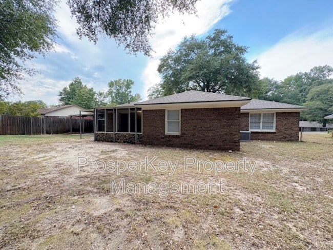 Building Photo - 634 Southern Pines Dr