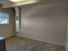 Building Photo - LA356-Vasakarnpanich