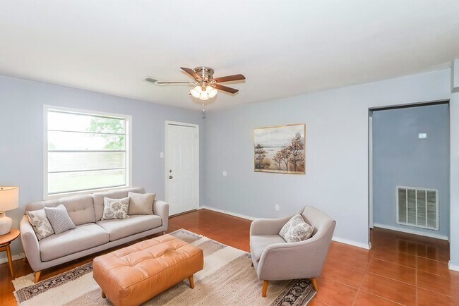 Building Photo - 7126 Kings Dr