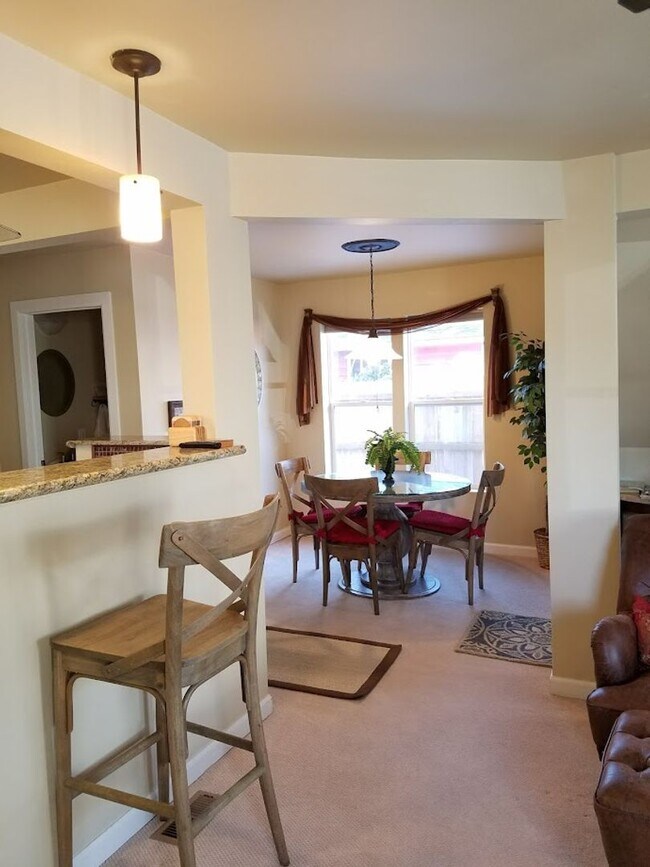 Building Photo - Downtown CDA Home!