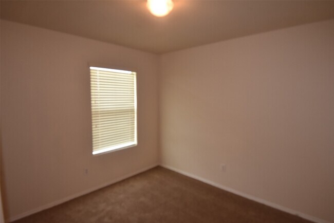 Building Photo - 16807 Mammoth Springs Dr