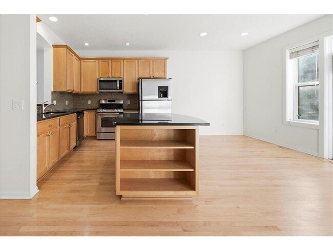 Building Photo - 325 W River Pkwy