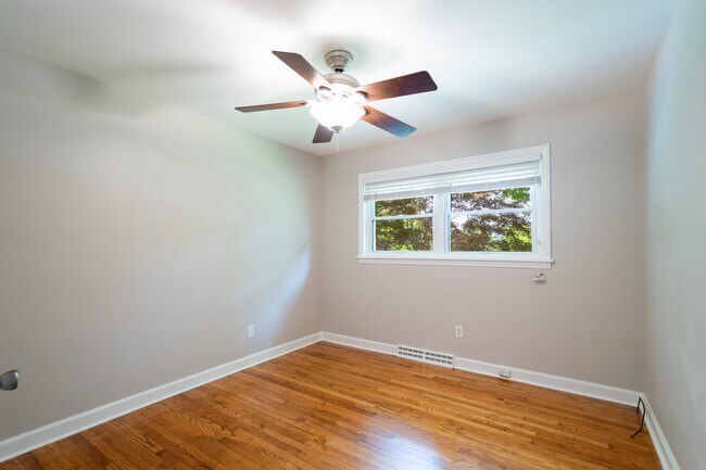 Building Photo - 558 Riceville Rd