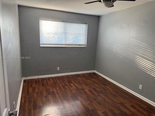 Building Photo - 4050 NE 12th Terrace