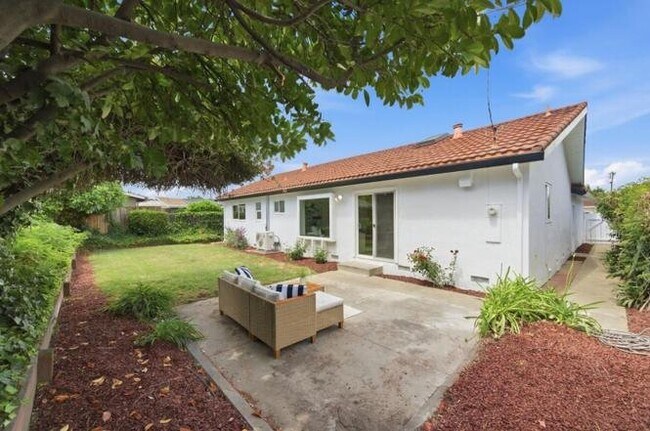 Building Photo - 399 Castro Ct