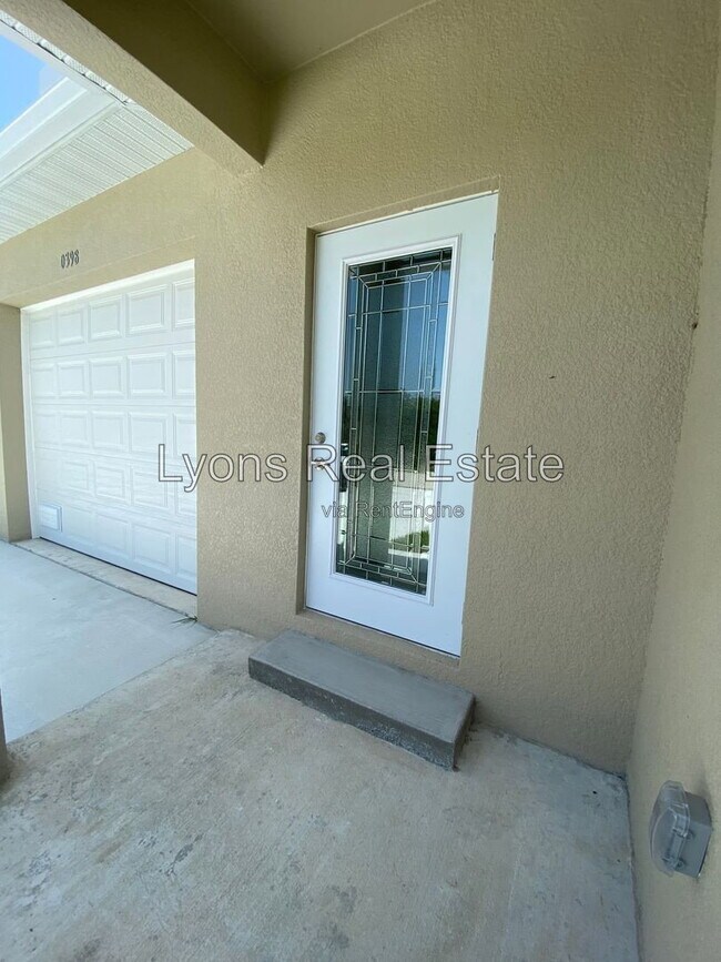 Building Photo - 10398 Port Everglades St