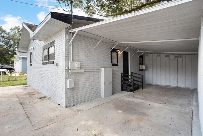 Building Photo - 3/2 NEWLY  ****MOVE IN READY**** Apply Today for just $75****$1850 per month ** Move in by Novemb...