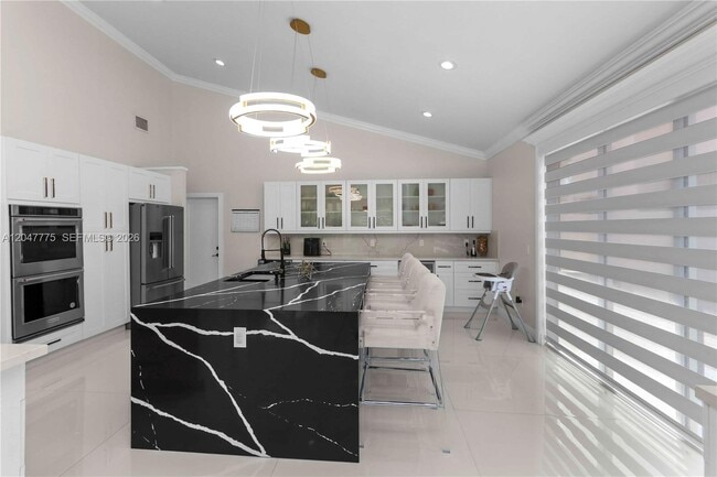 Building Photo - 1530 Lacosta Dr W