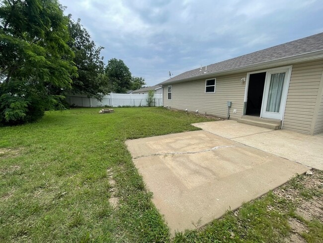 Building Photo - 3 Bed 2 Bath in Troy MO