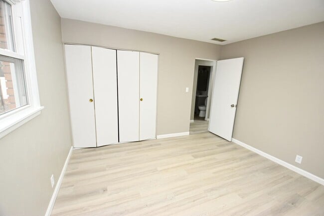 Building Photo - Inground swimming pool, 3 bedroom 1.5 bath home in South Bend IN