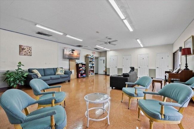 Building Photo - 102 Amherst Ln