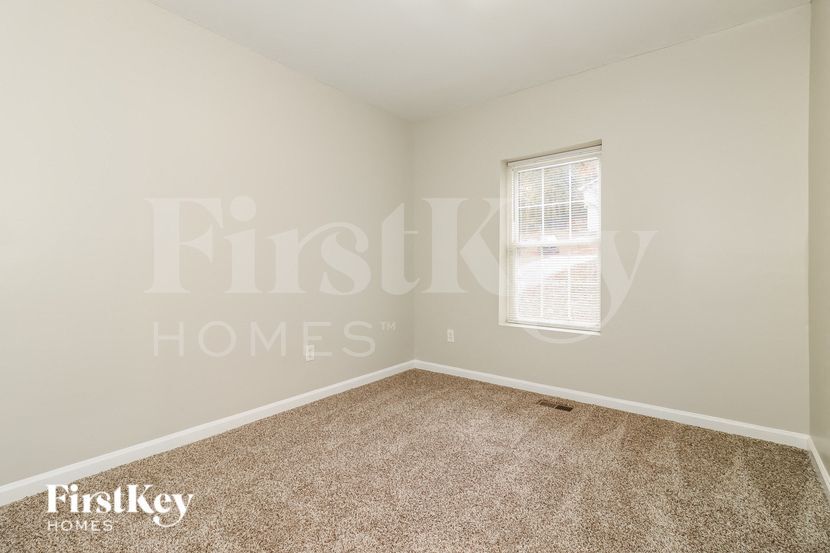 Building Photo - 1216 Woodleigh Rd SW