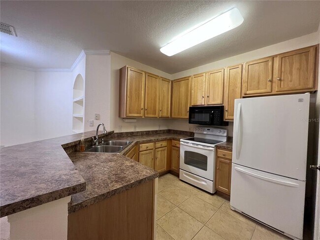Building Photo - 10105 Courtney Oaks Cir