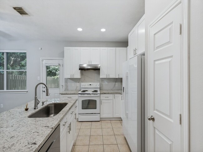 Building Photo - 151 N Burberry Park Cir