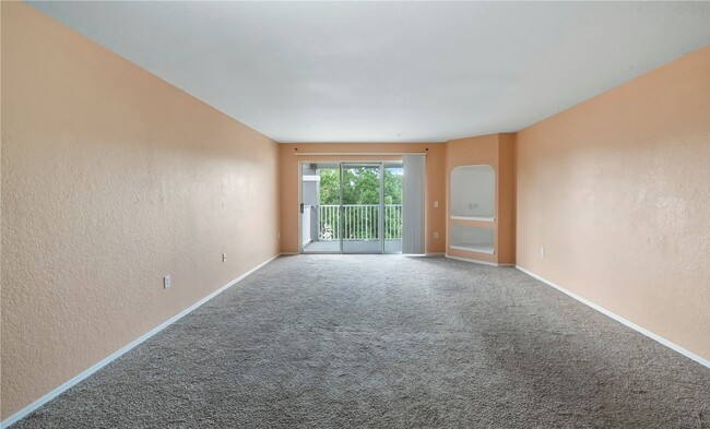 Building Photo - Spacious 2-Bed, 2-Bath Condo on the 3rd Fl...