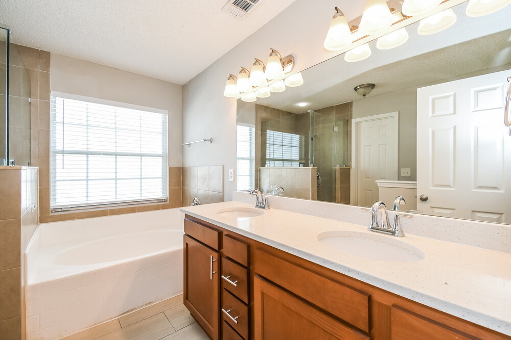 Building Photo - 12071 Sunchase Dr