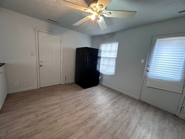 Building Photo - 1504 Edgewood-