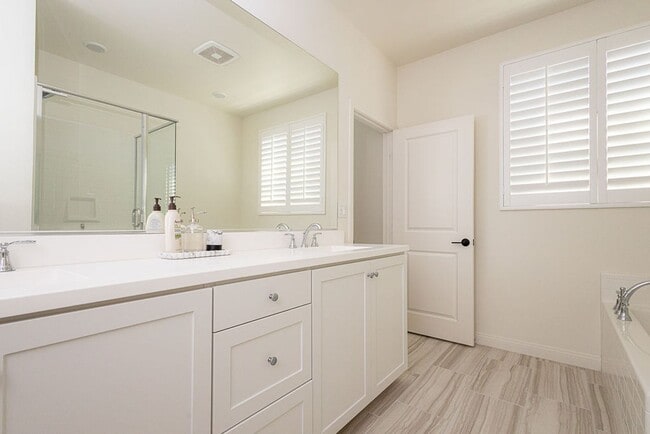 Building Photo - Bright and Airy Split-Level Townhouse in W...