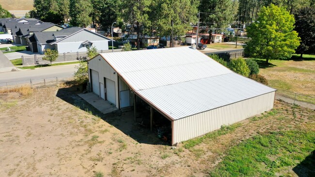 Building Photo - 2152-200 Hemlock