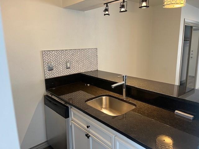 Building Photo - 2800 Douglas Ave