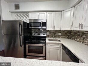 Building Photo - 1420 Locust St