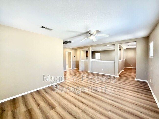 Building Photo - 29751 Maxmillian Ave