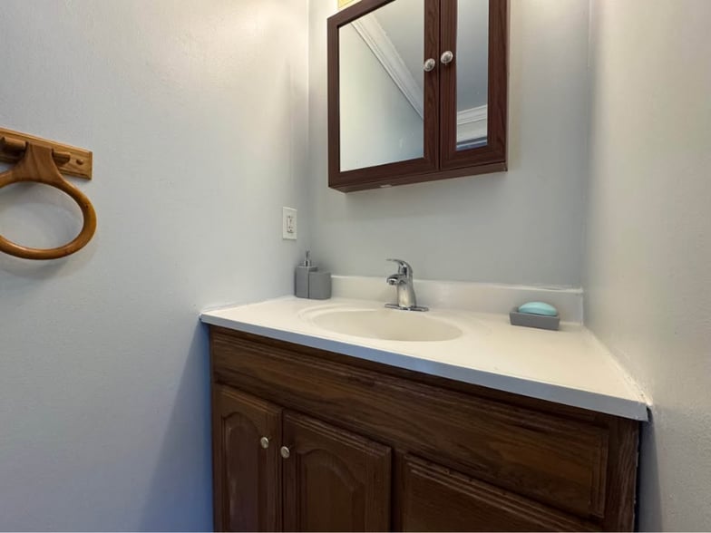 Building Photo - 108 Cobb Ave