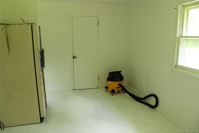 Building Photo - 8 Tanglewood Dr