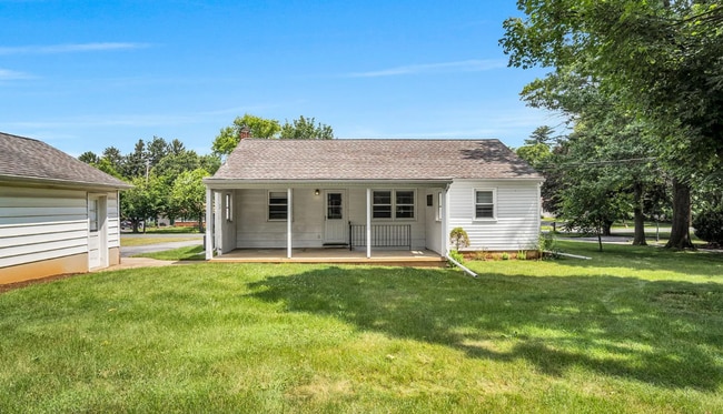 Building Photo - Updated 3-bedroom, 1-bath ranch home locat...